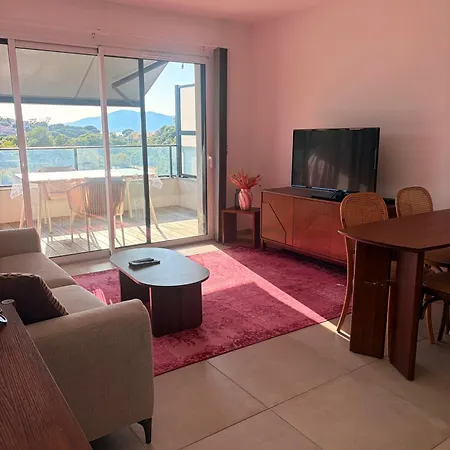 Calme Et Lumineux T2 A Apartment *